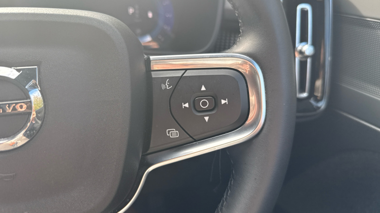 Volvo XC40 2.0 B3P Plus Dark 5dr Auto Petrol Estate